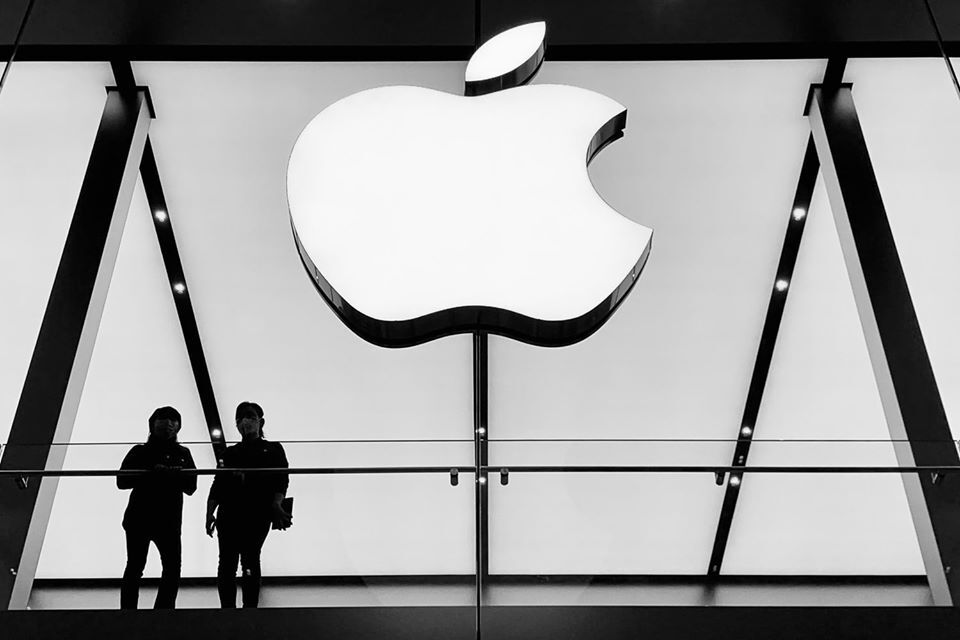 Patuloy na sumambulat ang selling pressure ng Apple na nagdulot ng pagbagsak ng market value na mababa sa $2 trillion