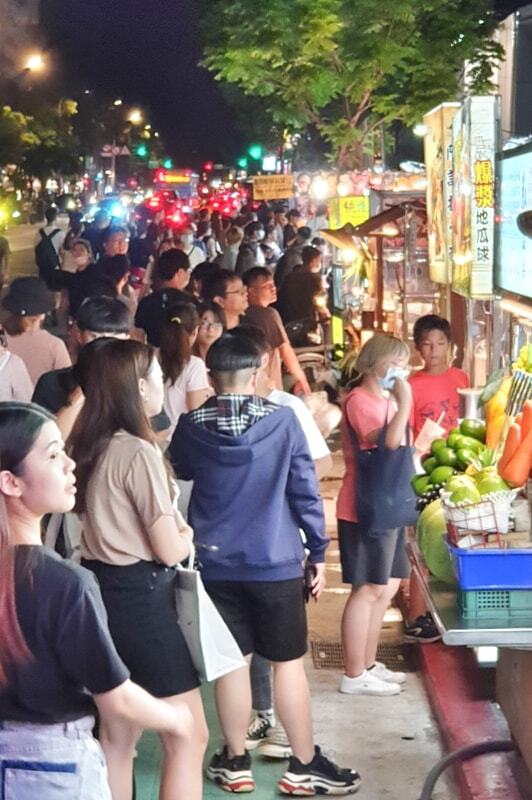 Ang kultura ng Taiwan ay makikita sa mga night markets at mga shops na nagtitinda ng meryenda