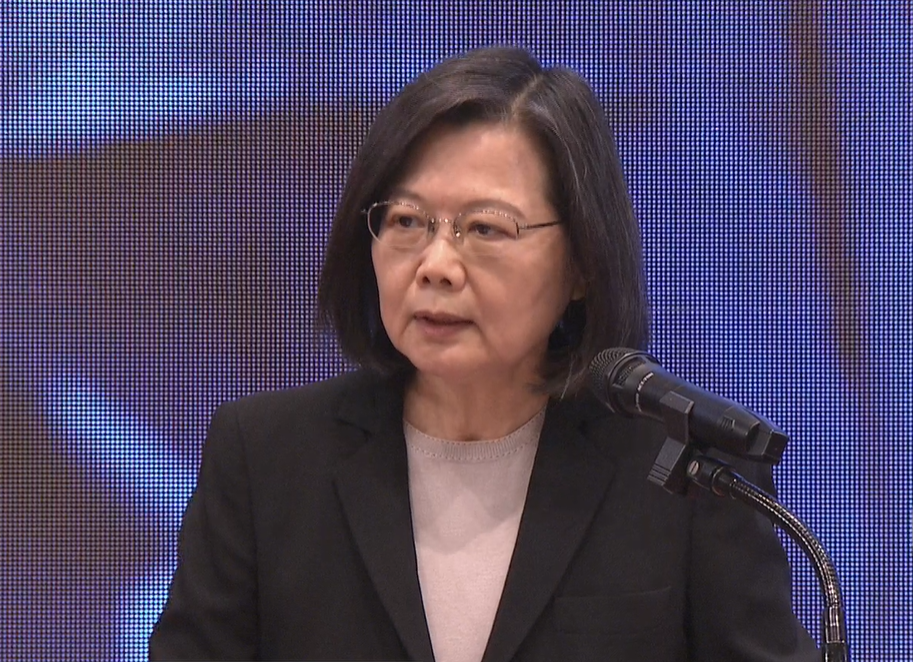 Ang panahon ng compulsory service ay pinalawig na sa 1 taon according to President Tsai