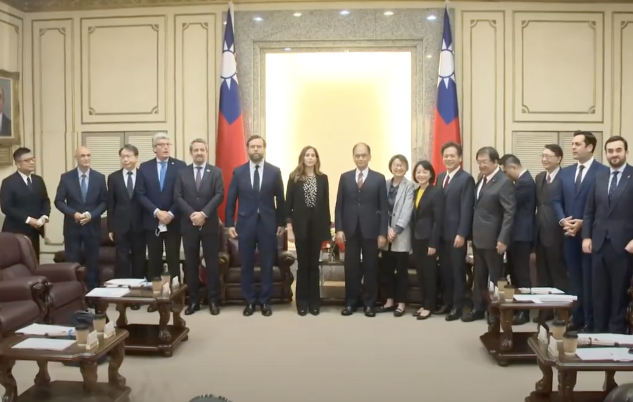 Ang Pagbisita sa Delegasyong Espanyol ay Nakikipagpulong sa Tagapagsalita ng Parlyamento