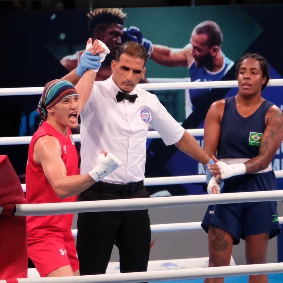 Nanalo ng ginto si Chen Nianqin sa boxing gold belt match matapos talunin ang silver medalist sa East Olympics