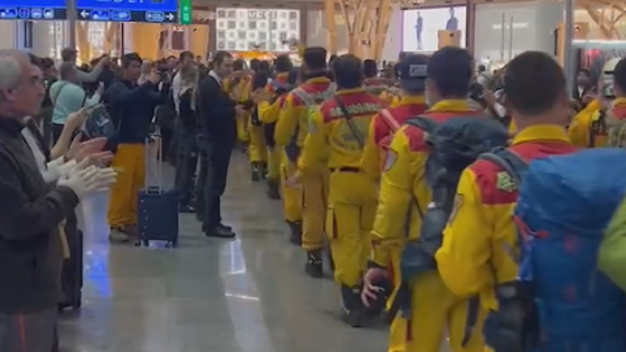 Ang Taiwan rescue team ay nakatanggap ng palakpakan bago umuwi