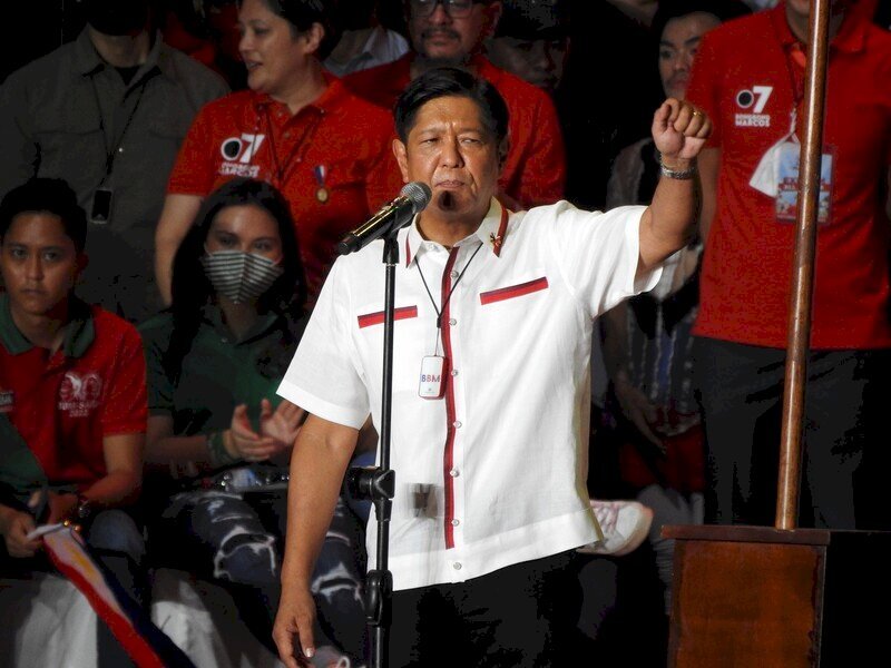 Ang Pangulo ng Pilipinas ay 