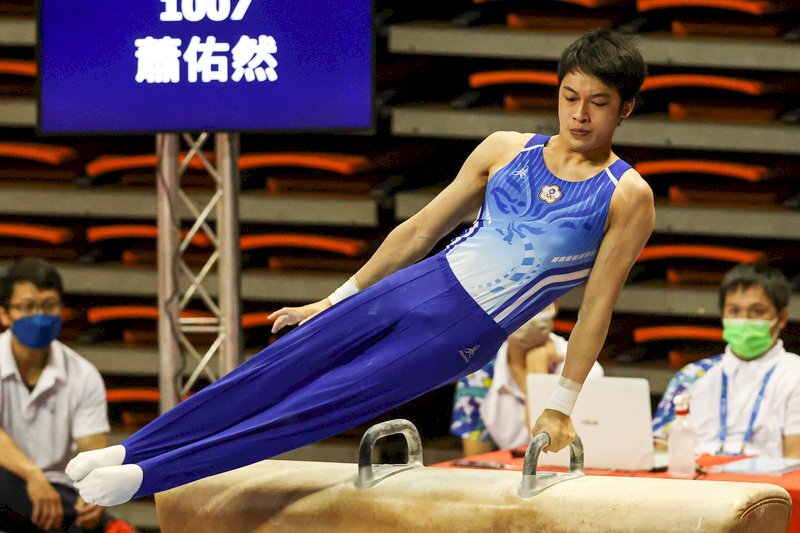 Nanalo si Xiao Youran ng bronze sa pommel horse final sa World Cup sa Qatar