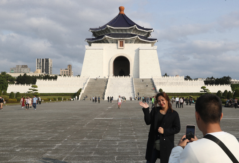 Pinaplano baguhin ang pangalan ng Chiang Kai-shek Memorial Hall, sabi ni Chen Jianren: kung Tanggalin muna ang pagkapersonal