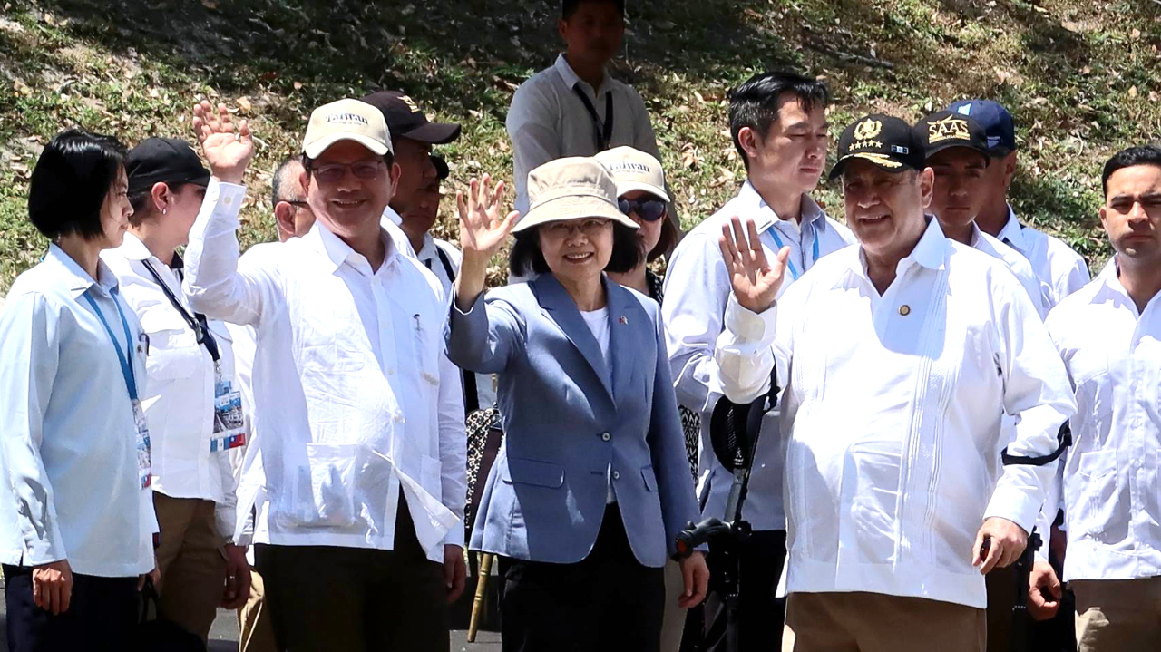 Pagbisita sa kulturang Tikal Mayan Pinasaya nina Pangulong Tsai at Jia Maidai ang isa't isa