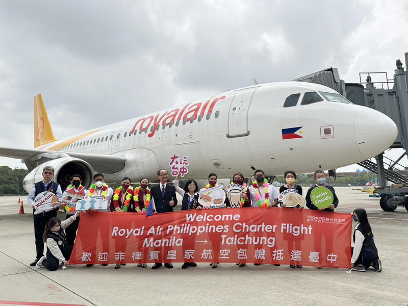 180 pasahero ang pumasok sa Taichung sa maiden charter flight mula Pilipinas pagkatapos ng epidemya