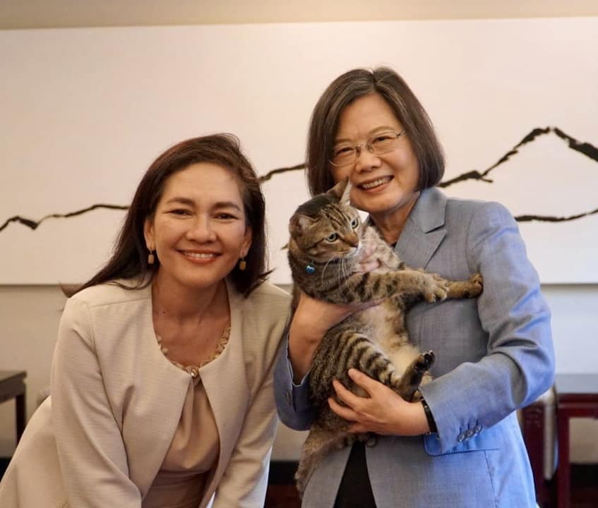 Sa pakikipagpulong kay Senador Risa Hontiveros ng Pilipinas, pinasalamatan ng Pangulo ang mga migranteng manggagawang Pilipino sa kanilang kontribusyon