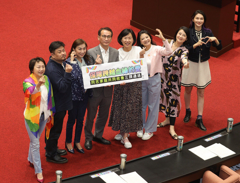 Ipinasa ng lehislatura ng Taiwan ang same-sex adoption bill