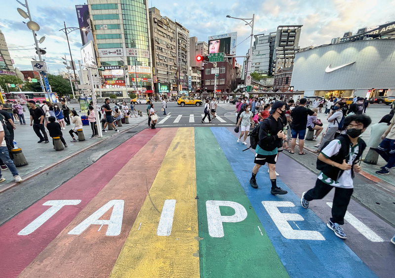 Hindi na kailangan ang pahintulot ng legal na kinatawan para sa same-sex marriage