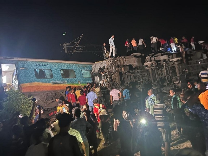 Mahigit 280 namatay sa train accident sa India