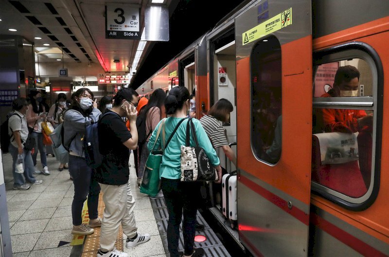 Ang mga pamasahe sa Taiwan Railway ay itataas, ang Local Train ay binabalak itaas ang pamasahe ng 27% at ang Ziqiang ay 11%
