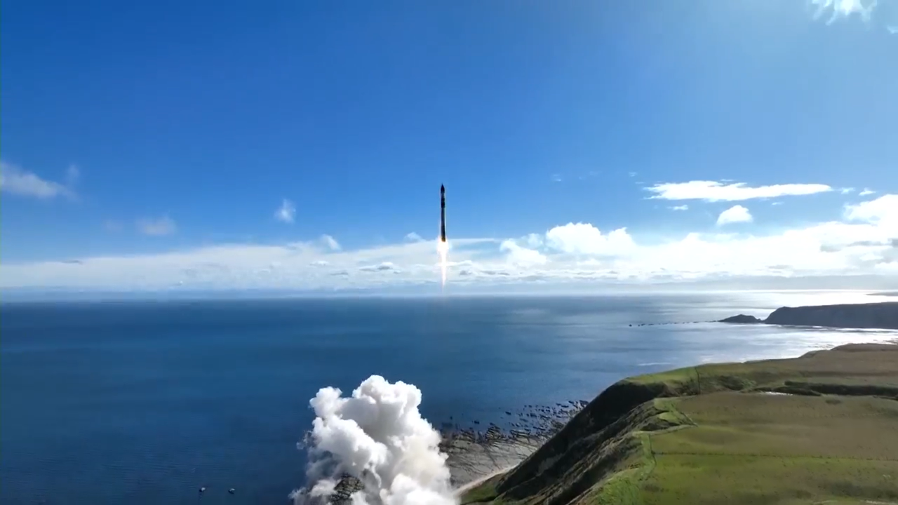 Matagumpay na nailunsad ng NASA ang 2 weather satellites upang mapabuti ang pagtataya ng mga bagyo