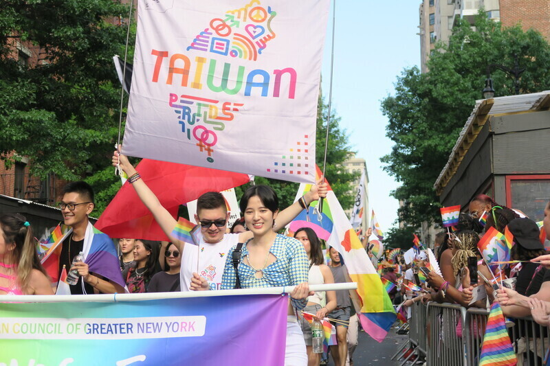Ang mga LGBT+ group ay naglabas ng policy paper na nananawagan para sa pagkakapantay-pantay sa edukasyon, pagpaplano ng pamilya, at mga patakaran sa kasal