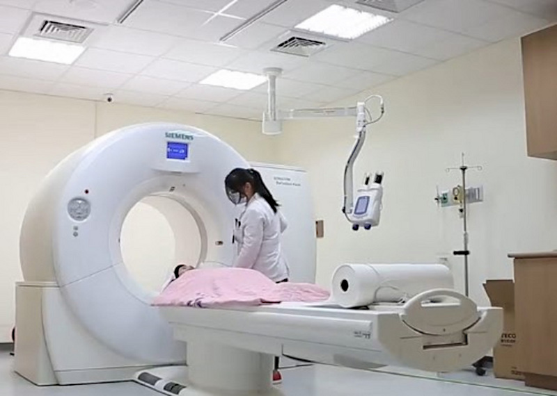 Hinihimok ng ministro ng kalusugan ang mga may pamilya na may lahing canser dulot ng paninigarilyo na kailangan ng pagsusuri sa kanser sa baga