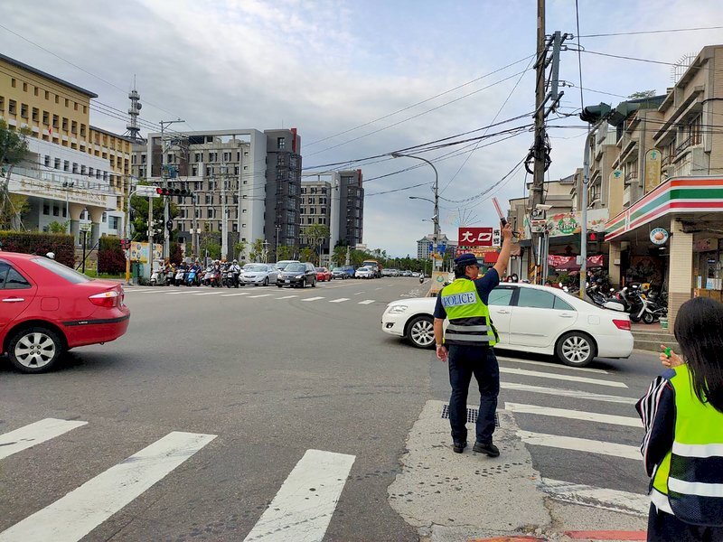 Magmumulta ng 6,000NT para sa hindi pagbigay sa mga pedestrian