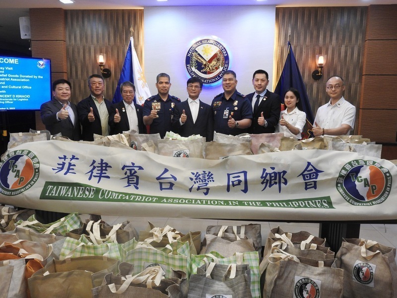 Nag-donate ang Taiwan sa mga biktima ng bagyo sa Pilipinas