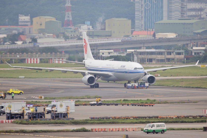 Muling nagsimula ang mga flight mula Taoyuan patungo sa Wuhan matapos ang 3-taong suspensyon