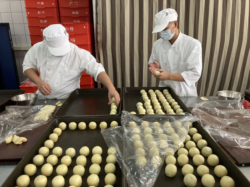 Mataas na demand para sa mga pastry sa Mid-Autumn Festival