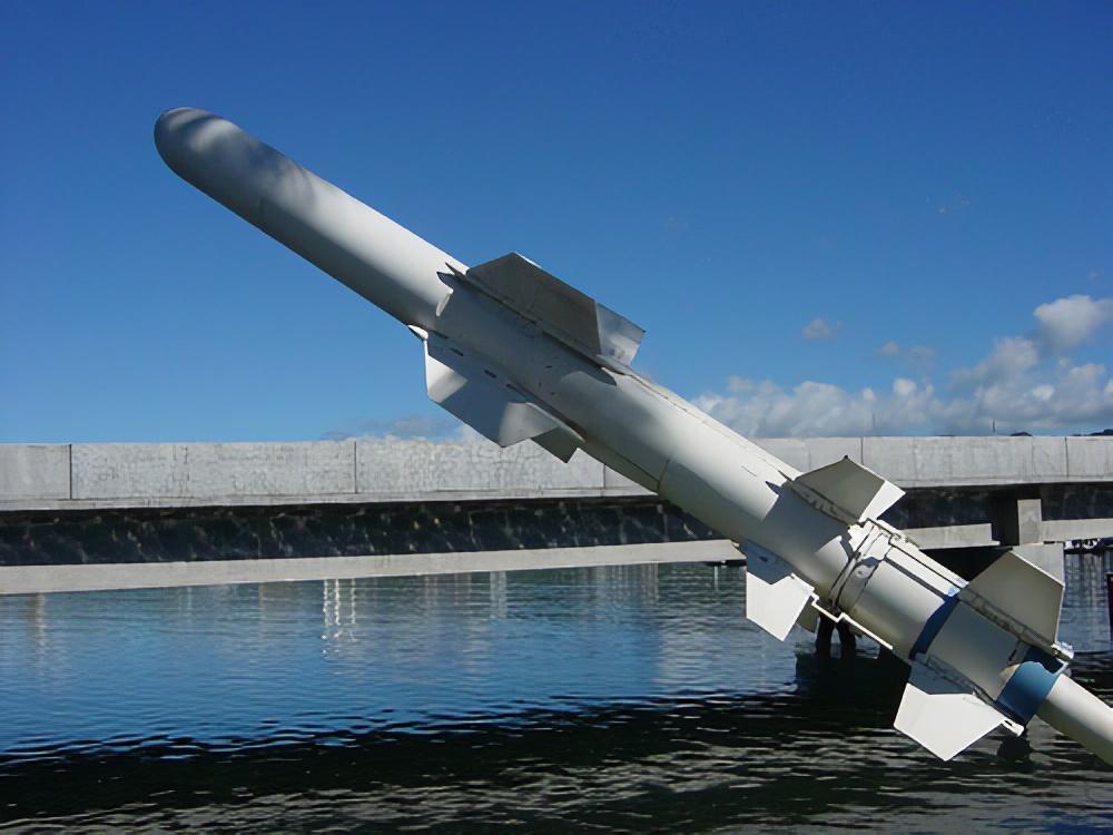 Ang Ministri ng Depensa ay tumugon sa pagpuna sa mga plano ng missile base