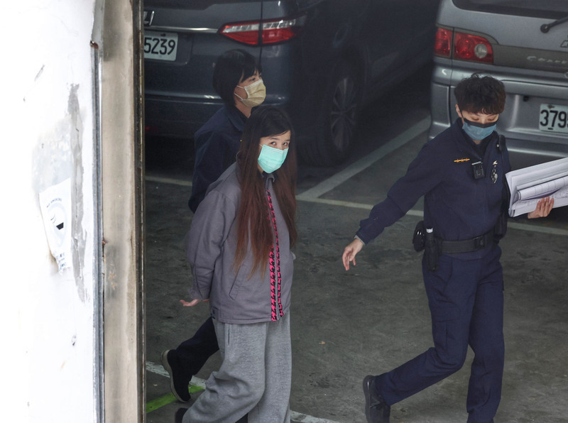 Ayon sa Taiwanese na bersyon ng Cambodian torture ng tatlong bilanggo hanggang kamatayan, dalawang pangunahing suspek na sinentensiyahan ng habambuhay na pagkakakulong sa unang pagkakataon