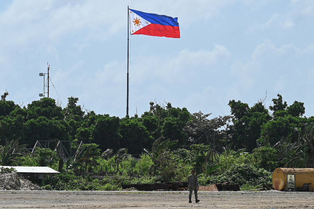 Nagtayo ang Pilipinas ng coast defense station sa Thitu Island sa South China Sea upang subaybayan ang mga barko ng China