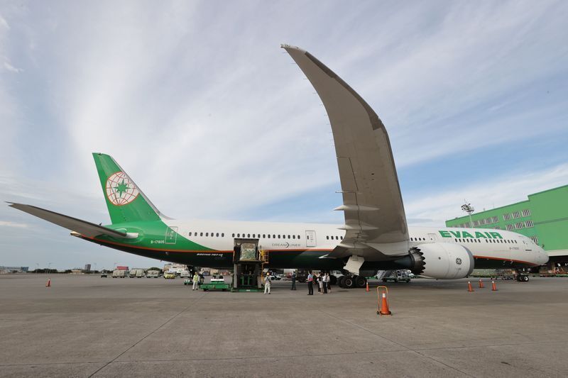 Inaasahan ng Transportation Ministry na maiwasan ang EVA Air strike bago ang holiday ng LNY