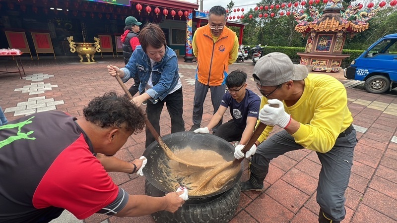 Ang pagdiriwang ng Lunar New Year ng Yong-an Village ay tungkol sa paghampas ng mga rice cake at pagpapanatili ng isang bagong tradisyon