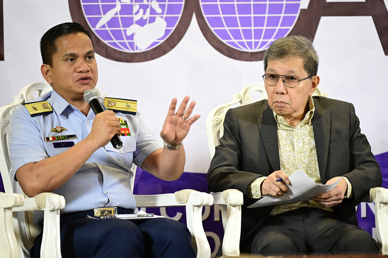 Inutusan ng Chinese Coast Guard na paalisin ang opisyal na barko ng Pilipinas. Na Nagpatrolya pa rin sa tubig ng Scarborough Shoal