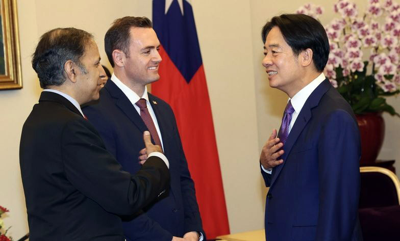 U.S. House of Representatives delegation ay bumisita sa Taiwan: ayon sa Congressmen ito ay upang talakayin ang U.S. aid bill sa Ukraine