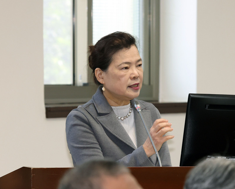 Tinutugunan ng ministro ng ekonomiya ang mga alalahanin sa mga presyo ng utility