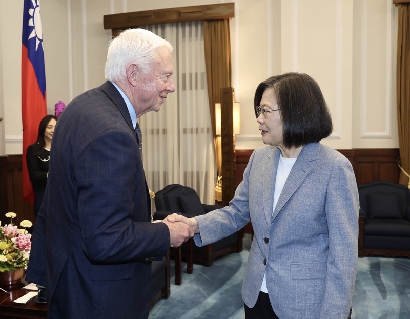 Si Pangulong Tsai ay tumatanggap ng bipartisan na delegasyon ng U.S. sa pangunguna ni Jack Bergman