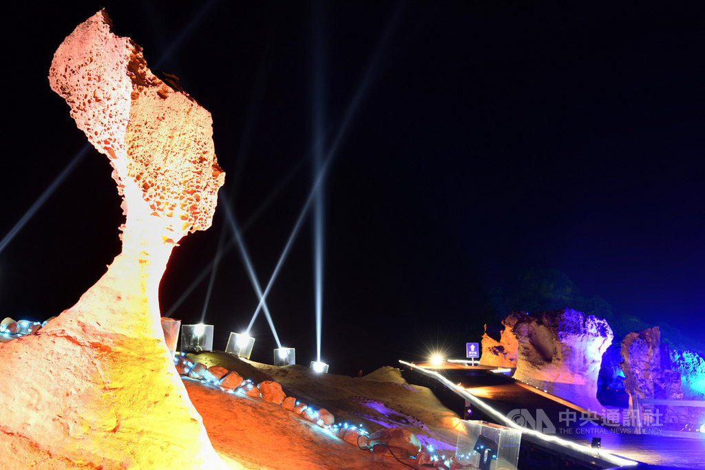 Yehliu Stone and Light Event