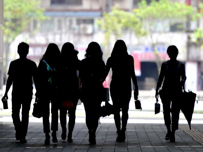 Survey: 34% ng mga freshmen ay nabigo sa mga panayam at walang trabaho sa average na 5.7 nabuwan.