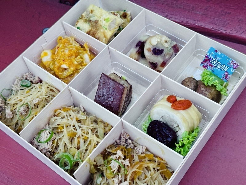 Ang lutuing Taiwanese ay kahanga-hanga sa Czech Republic! Ang 9-square grid ay katangi-tanging nagpapakita ng mga katangian ng gourmet na pagkain