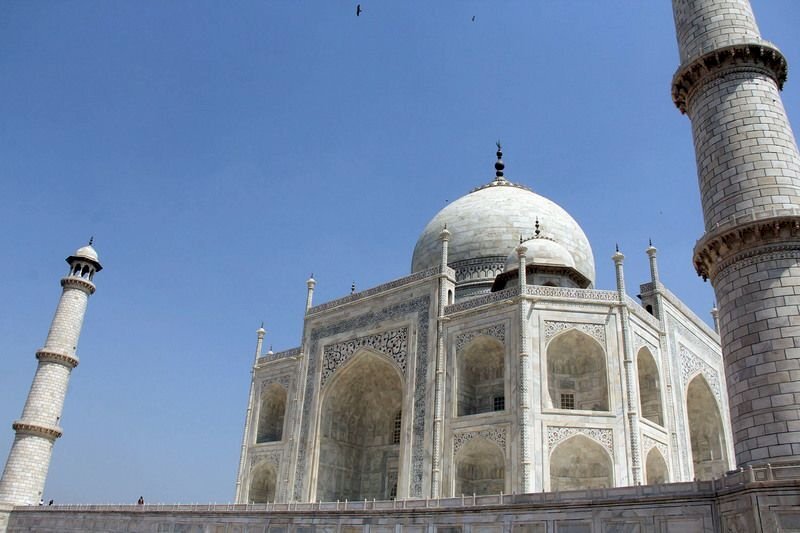 Ang nakalalasong usok ay bumalot sa Taj Mahal, nagdudulot ng pagkaantala sa mga flight