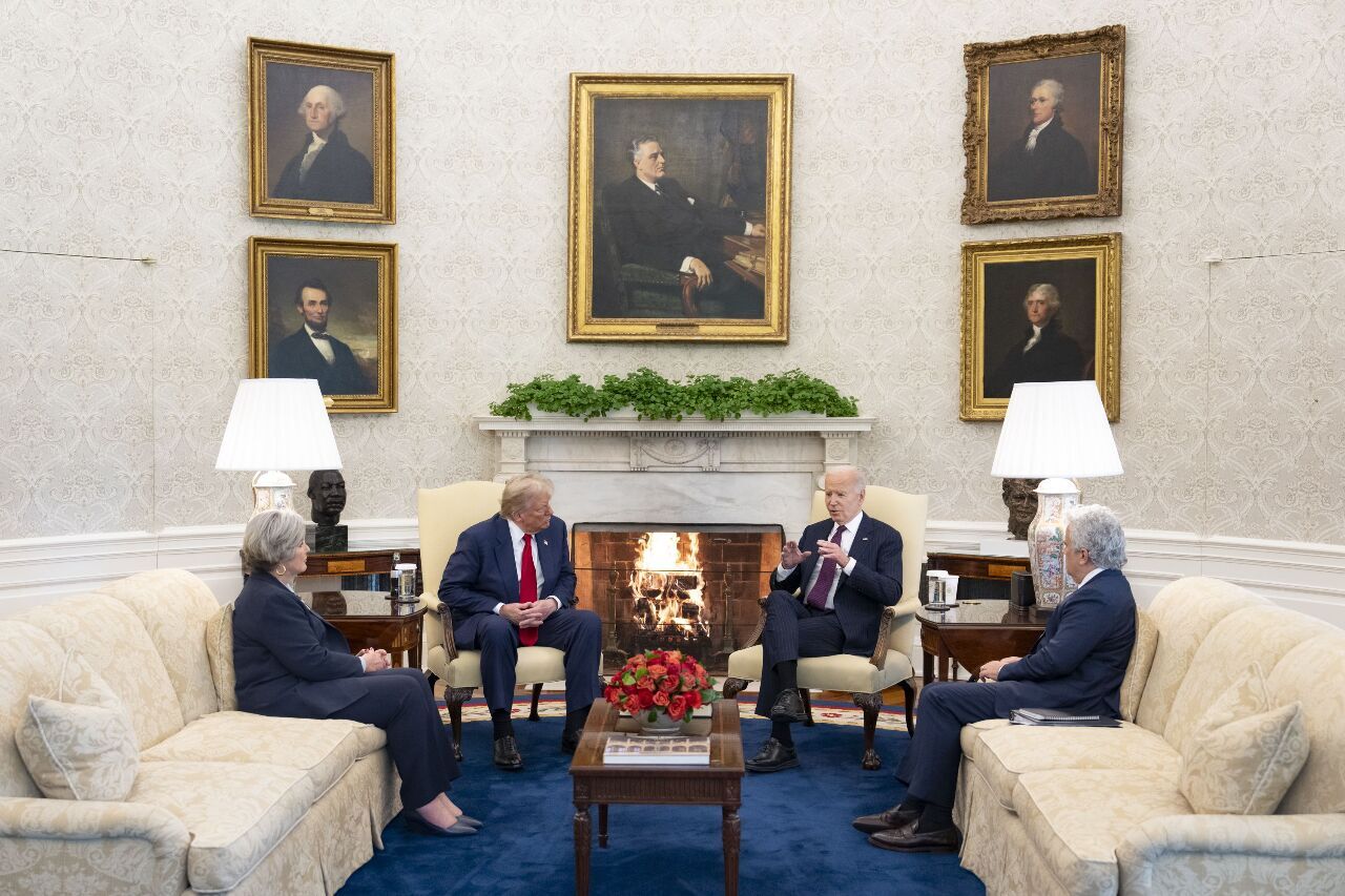 Pagpupulong nina Biden at Trump sa White House, Nangako ng Maayos na Paglilipat ng Kapangyarihan