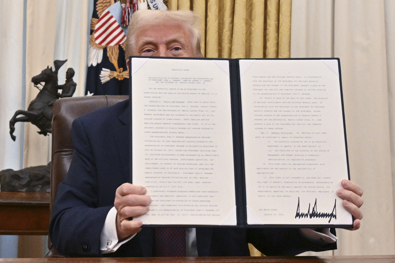 Trump Nilagdaan ang Executive Order para Ilabas ang Huling Mga Lihim na Dokumento Kaugnay ng Pagpatay kay John F. Kennedy