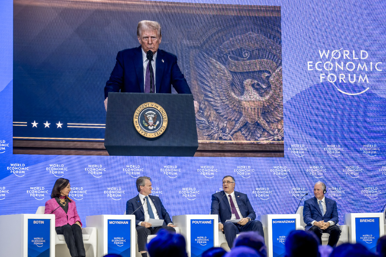 Talumpati ni Trump sa World Economic Forum: Pagbaba ng Corporate Tax, Presyo ng Langis, at Interest Rate