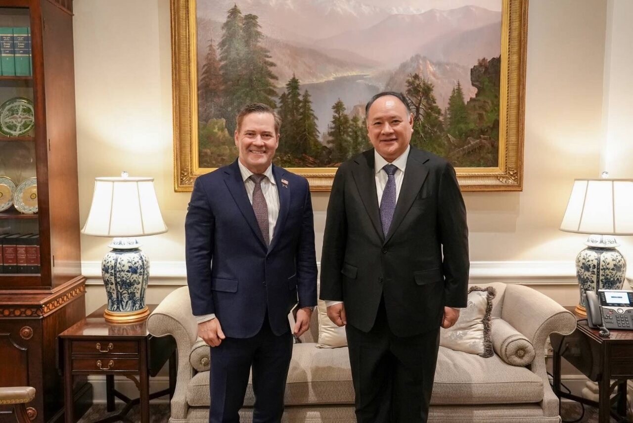 Philippines Defense Minister Nakipagpulong sa Bagong US National Security Advisor, Pinagtibay ang Alyansang Pangseguridad