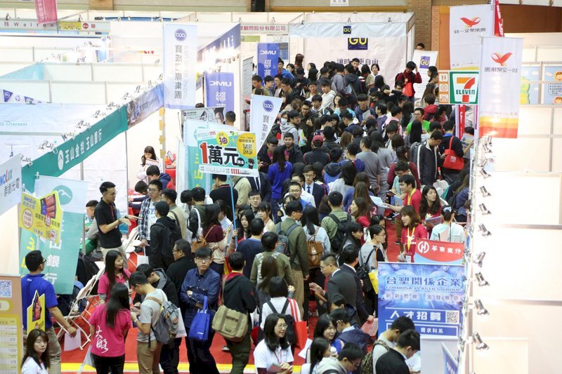 MOL: Fresh Grads ng 2024, Kumikita ng 37K Kada Buwan