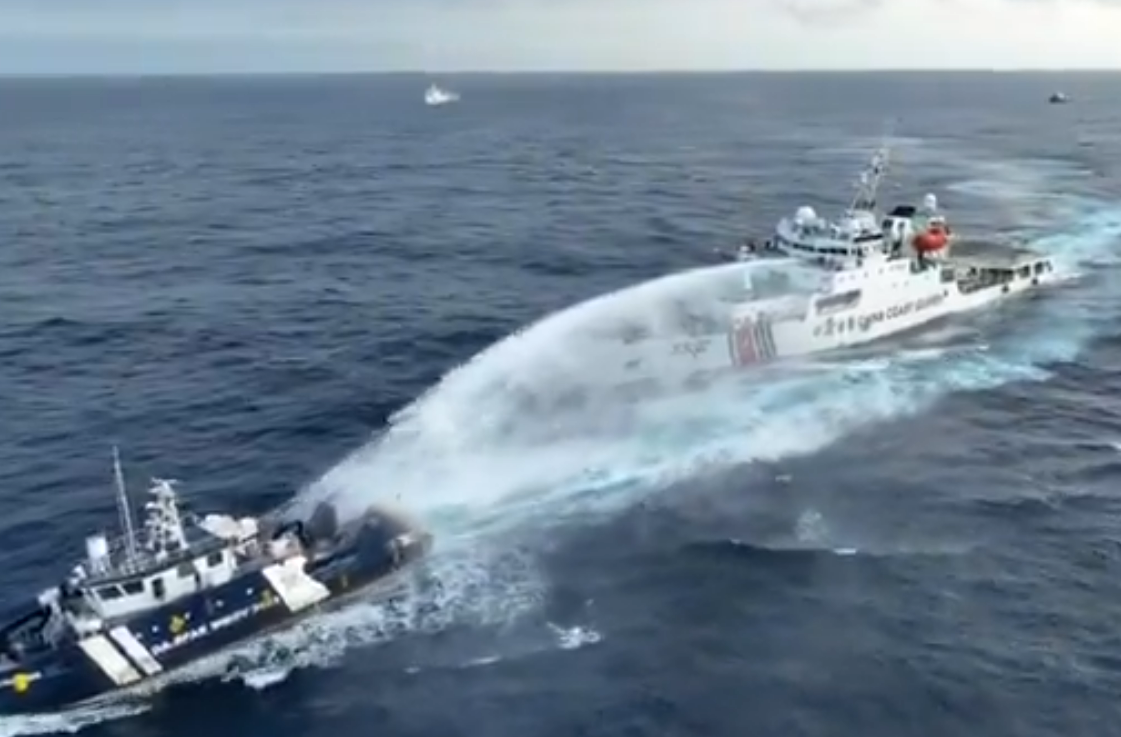 PH Government Vessel, Muling Hinarang at Binomba ng Tubig ng Chinese Coast Guard sa South China Sea